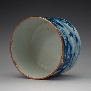 A blue and white brush pot, Qing dynasty, 18th century.