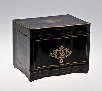 SCHATULL MED GLAS. 1800/1900-tal.