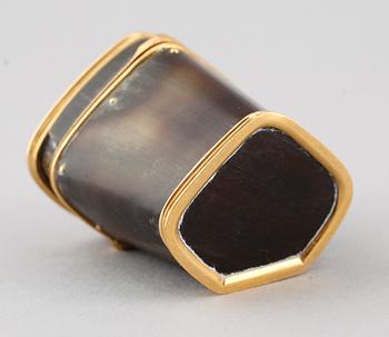 LUKTDOSA, 18K guld och horn, sent 1700-/tidigt 1800-tal.