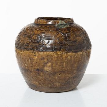 A glazed jar, Southeast Asia, 17th century.