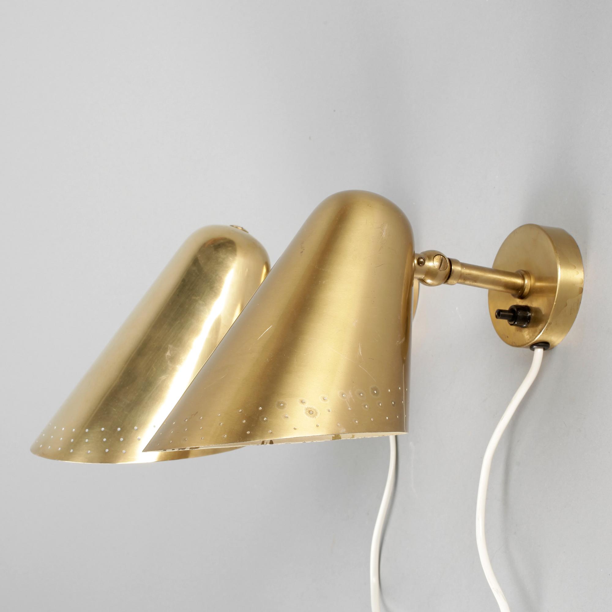 VÄGGLAMPOR, 2st, snarlika, mässing, 1950-70-tal.