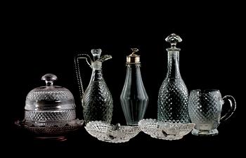 GLASFÖREMÅL, 7 delar, tidigt 1800-tal.