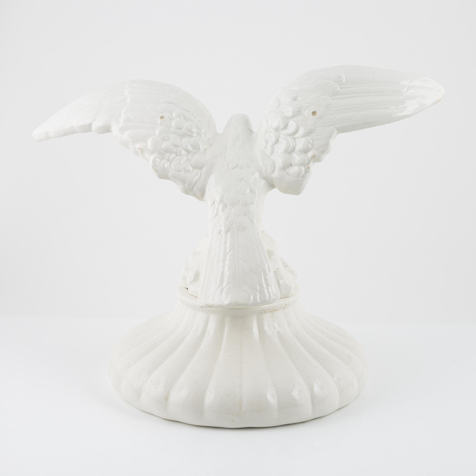 Dekorelement till kakelugn, flintgods, 1900-talets första hälft.