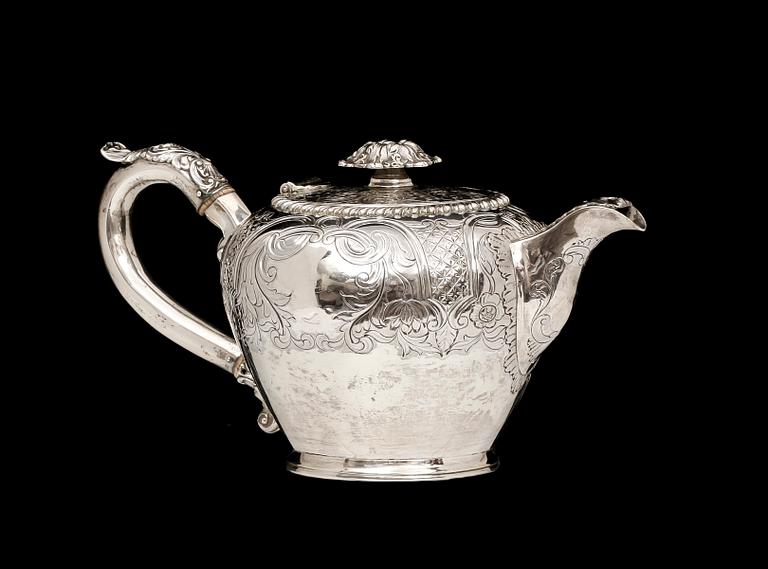 TEKANNOR, 3 st, silver, England, 1800-tal. C:a 1460 g.