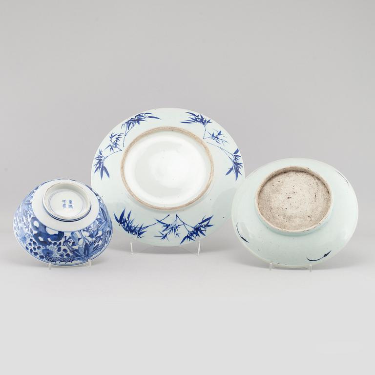 Three pieces of porcelain from China, 19th and 20th century.