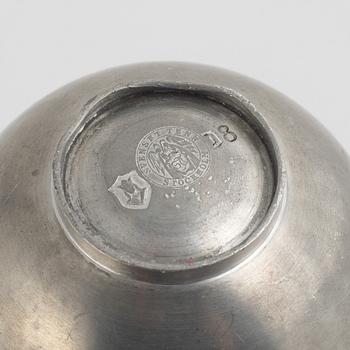 Nils Fougstedt, a pewter bonbonniere, model "A 999", Firma Svenskt Tenn, Stockholm 1930.