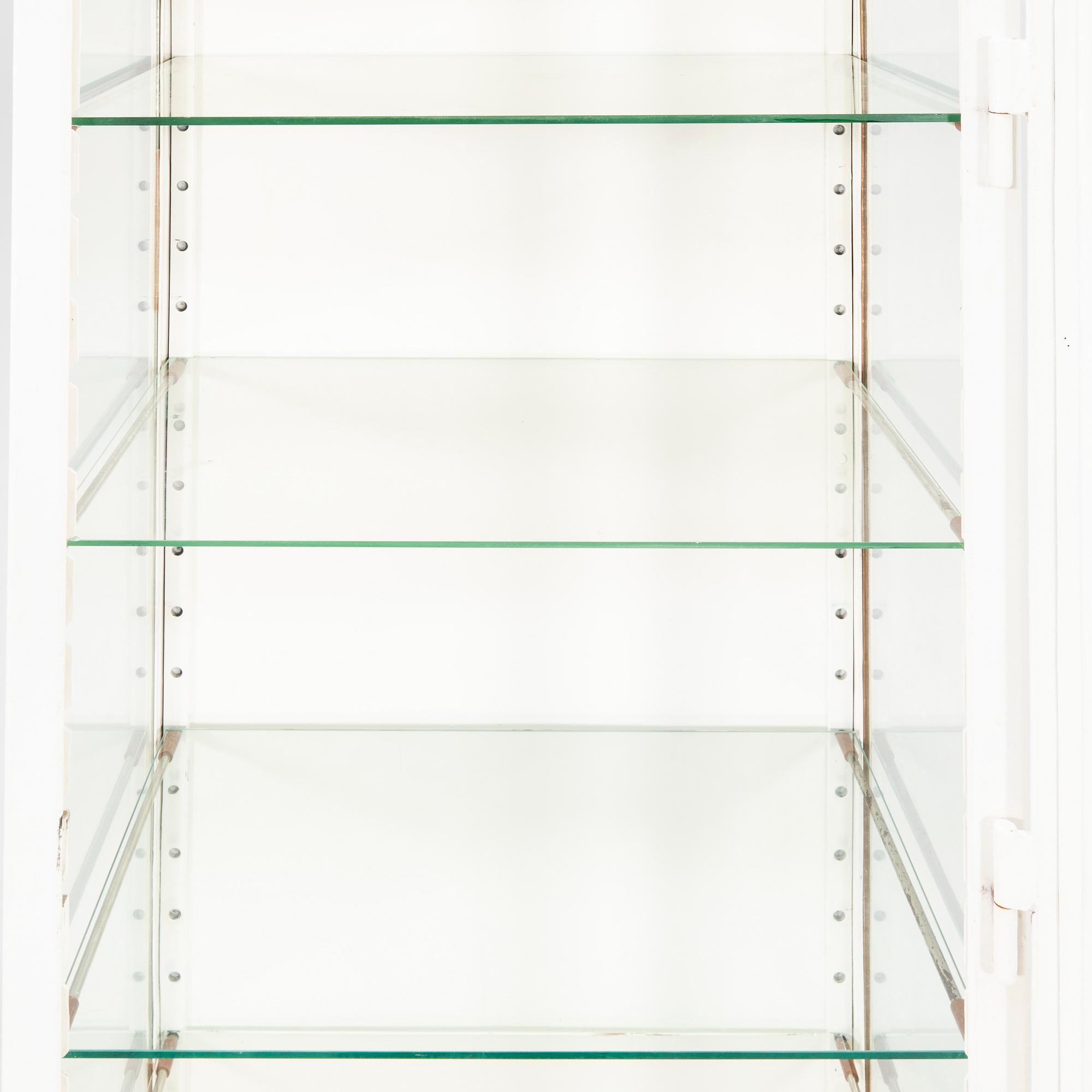 Läkarskåp Mellaneuropa 1900-talets mitt.