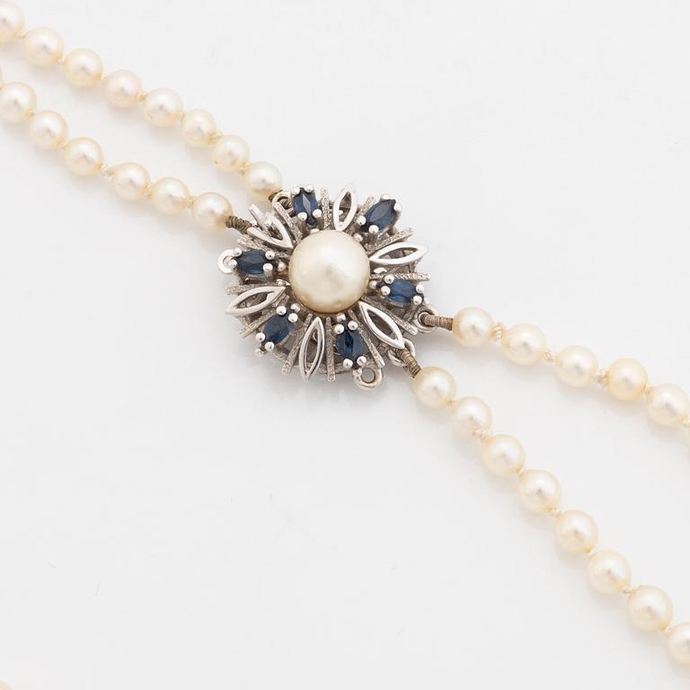 Cultured pearl necklace, clasp 18K white gold.