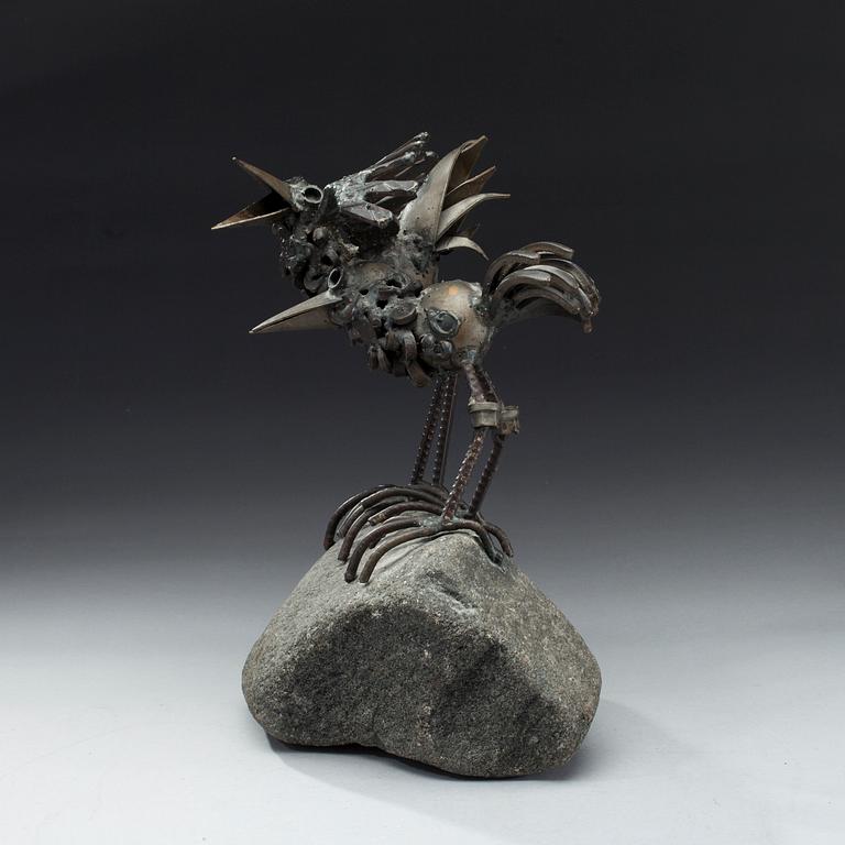 VEIKKO HAUKKAVAARA, skulptur, metall och sten, signerad VH och daterad 86.
