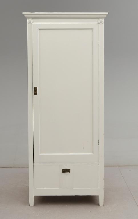 KLÄDSKÅP, 1900-talets första hälft.