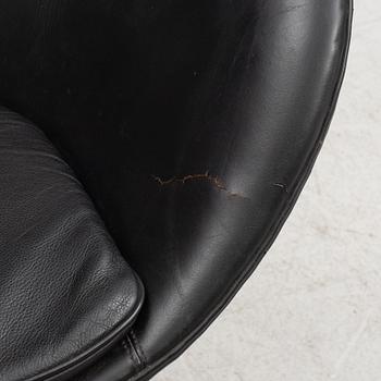 Arne Jacobsen, fåtölj, "Ägget/The Egg Chair", Fritz Hansen, Danmark 1971.