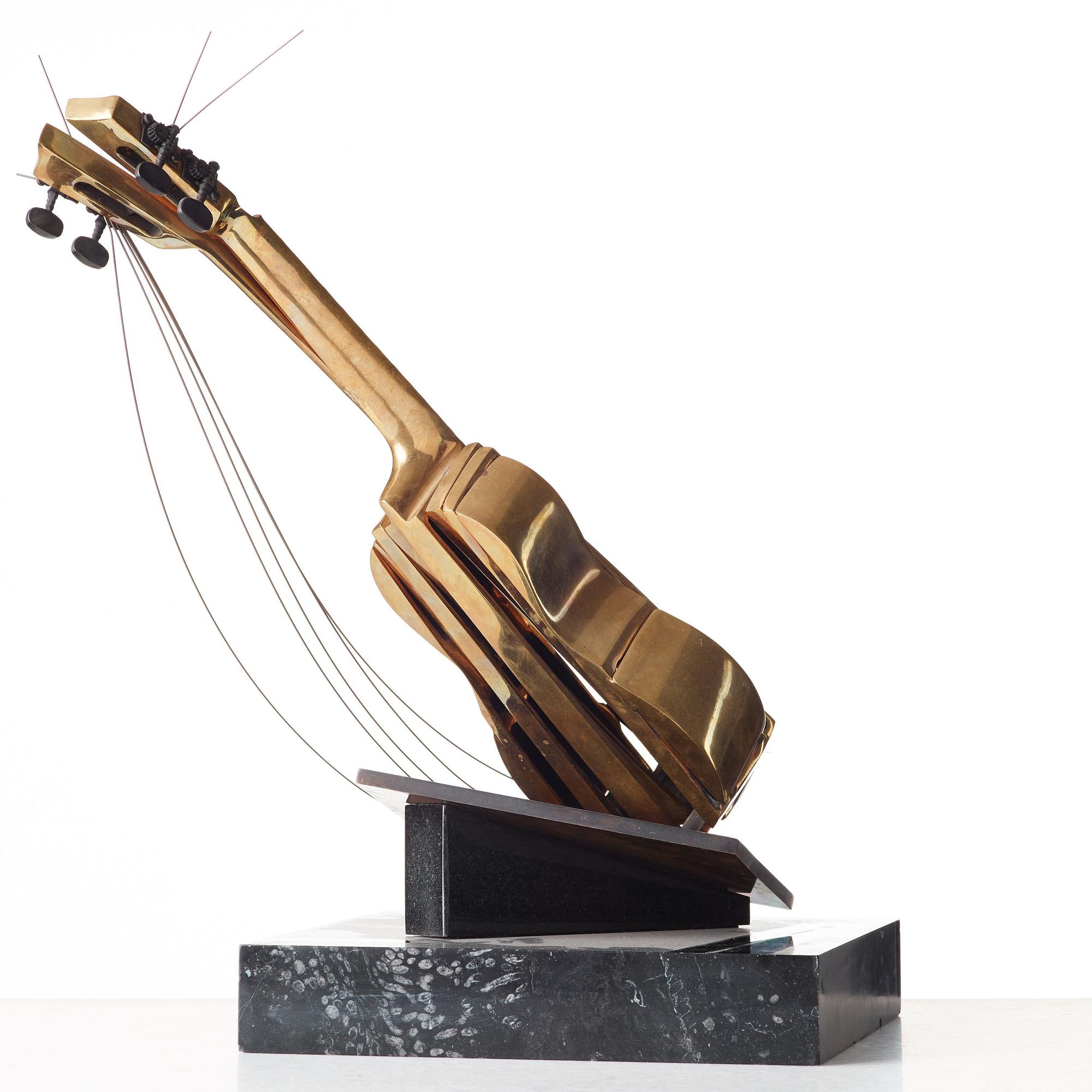 Fernandez Arman, "Ukulele".