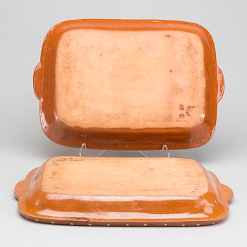 UPPLÄGGNINGSFAT 2 st saltglaserat stengods Höganäs 1900-talets mitt.