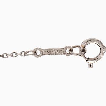 Tiffany & Co, Paloma Picasso, kaulakoru, "Double Loving Heart", 18K valkokultaa ja briljanttihiottuja timantteja.