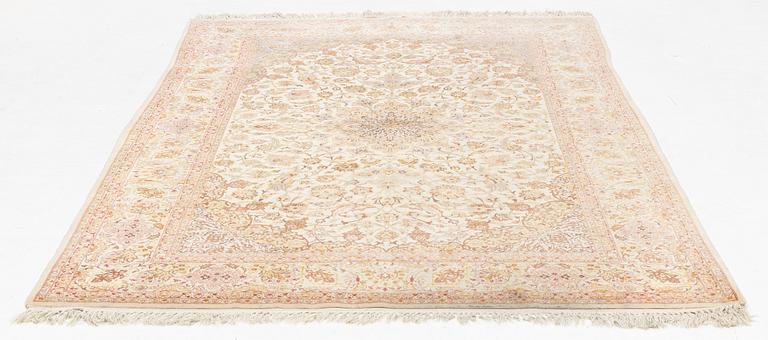 Carpet, Isfahan, approx. 244 x 157 cm.