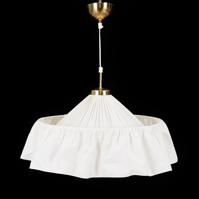 JOSEF FRANK, taklampa, modell 2560, Firma Svenskt Tenn, 1900-talets andra hälft. Höjd ca 30 cm.