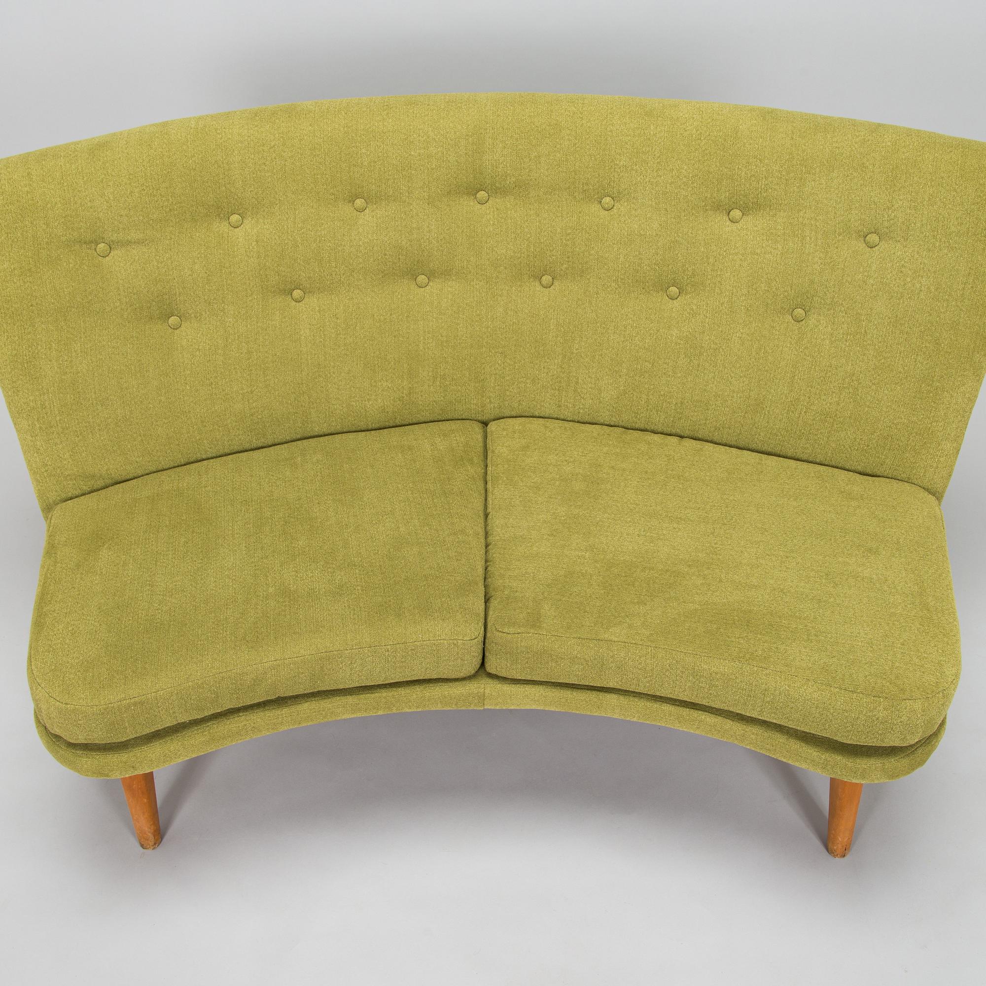 Carl Gustaf Hiort af Ornäs, sohva, "Kim", Puunveisto Oy - Träsnideri Ab, 1940-luvun puoliväli.