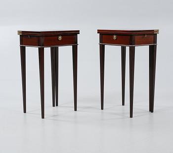 SÄNGBORD, ett par, 1900-tal.