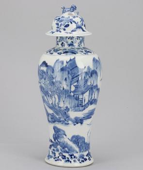 LOCKURNA, porslin, Kina. Kangxi-stil, 1900-tal.