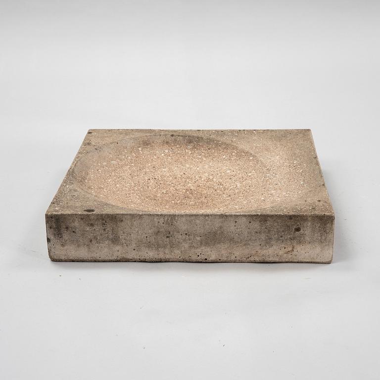 Stina Lindholm, a contemporary concrete bird bath, 'Snäckabad', Skulpturfabriken.