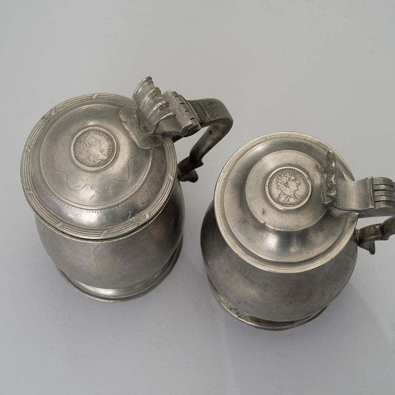 Two early 19th century pewter tankards.