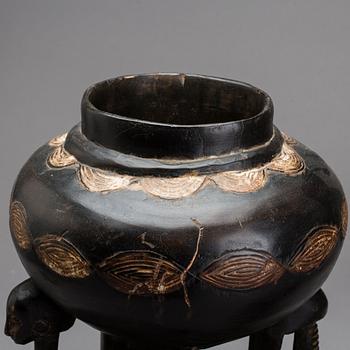 URNA MED LOCK, trä, etnografika.