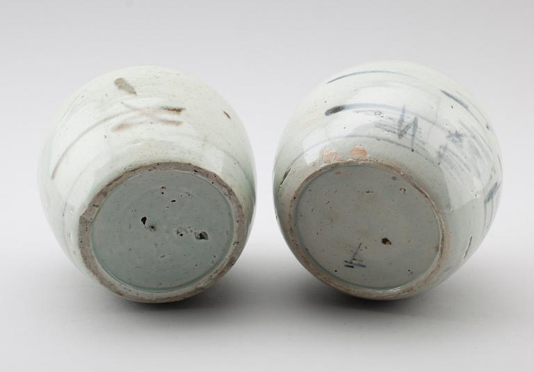 BOJANER, 2 st, porslin, Kina, 1700-tal.