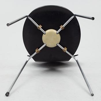 Arne Jacobsen, stolar, ett par, "Myran", Fritz Hansen, Danmark, 1973.