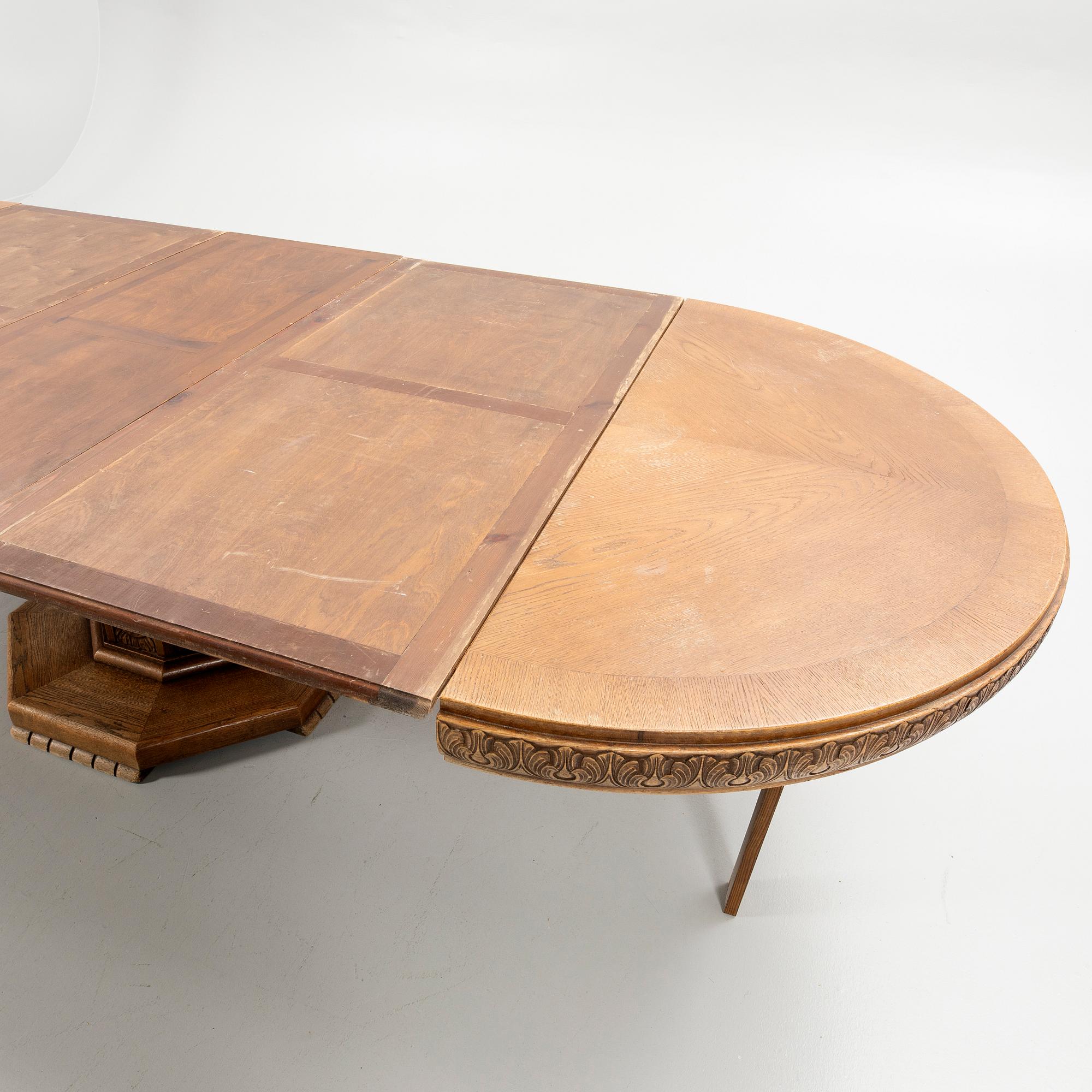 Dining table, first half of the 20th century.