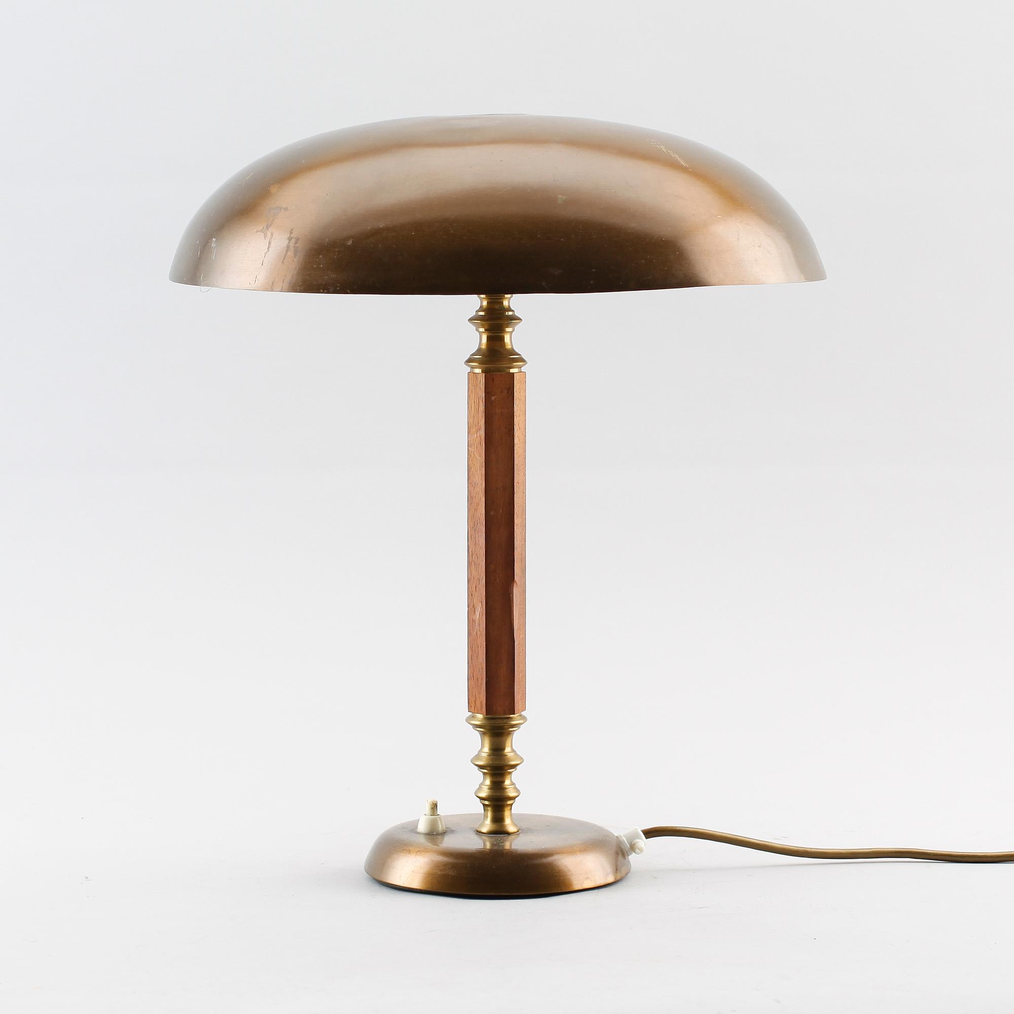 BORDSLAMPA, metall och teak, 1900-talets första hälft.