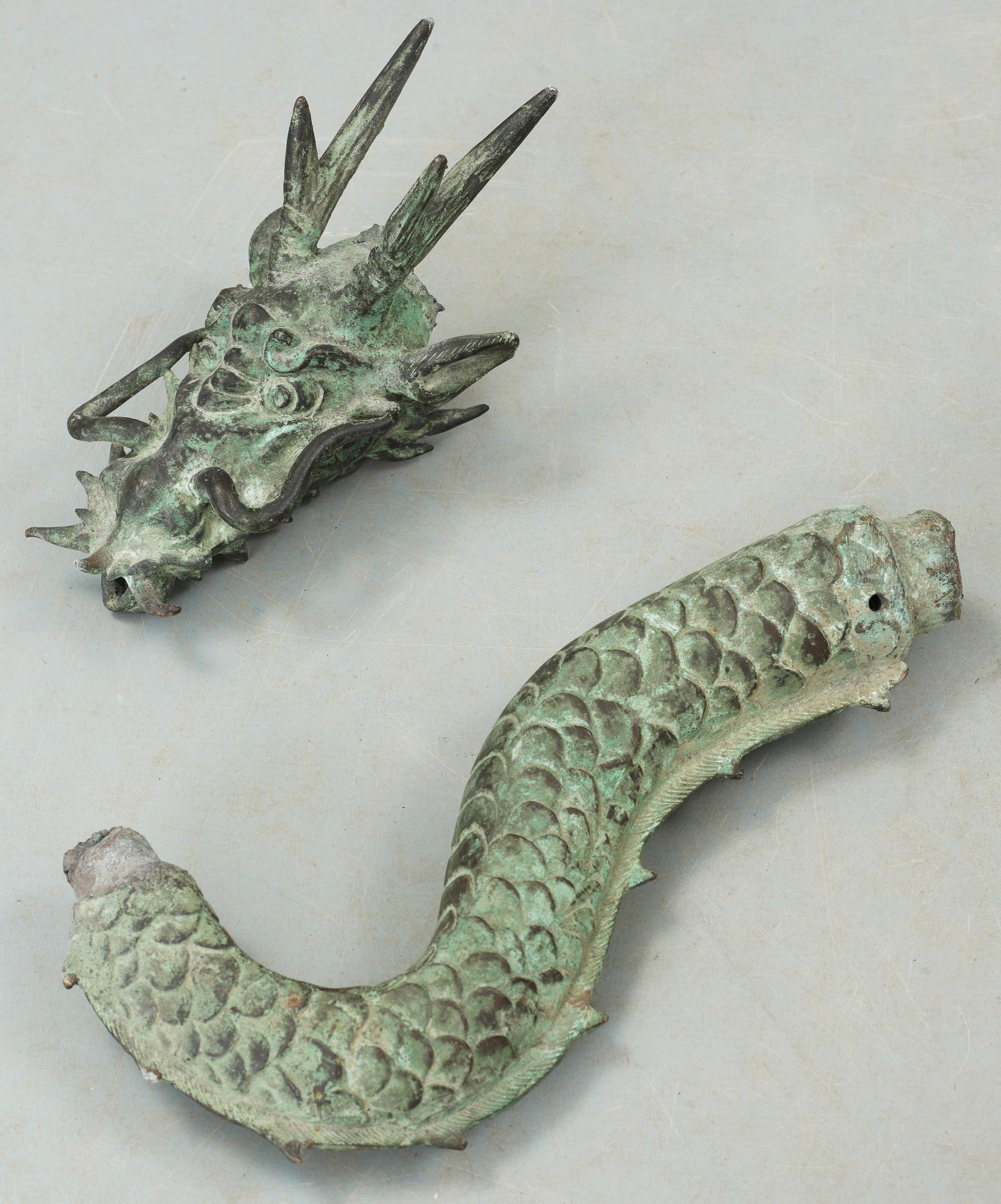 RÖKELSEKAR / URNA, patinerad metall. Kina.