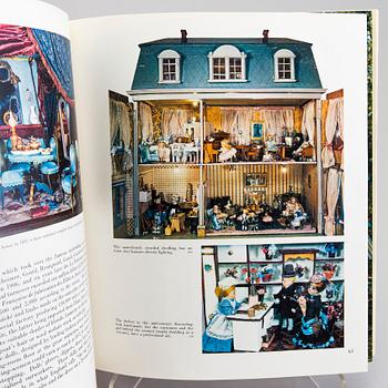 A lot of five toy books including "The Art of the Tin Toy".