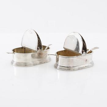 Kryddkar 2 st Atelier Borgila och Lars Cederberg sterlingsilver och silver Stockholm 1934 samt Göteborg 1960.