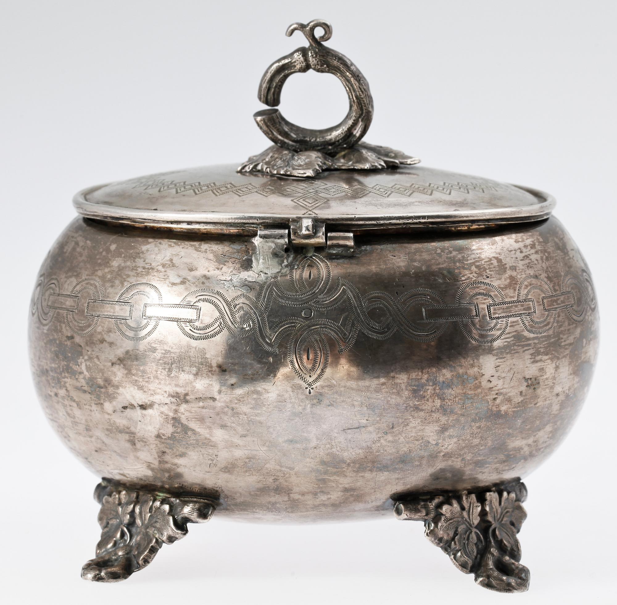 SOCKERSKÅL MED LOCK, silver, Swinarski, Warszawa (Ryssland), 1879. Vikt ca 410 gram.