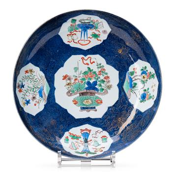 835. A famille verte and powder blue dish, Qing dynasty, Kangxi (1662-1722).