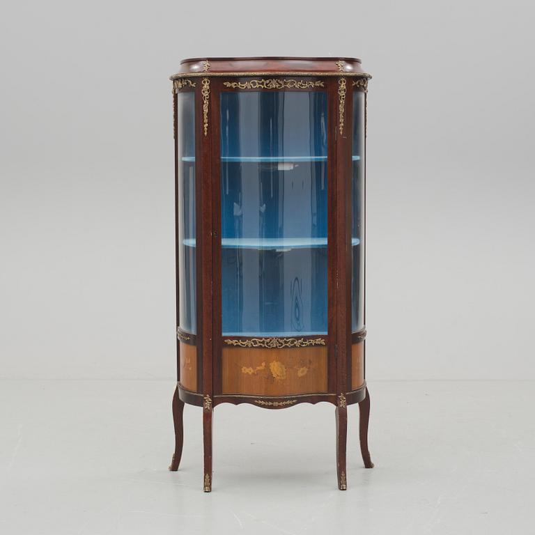 VITRINSKÅP, Louis XV-stil, 1900-talets mitt.