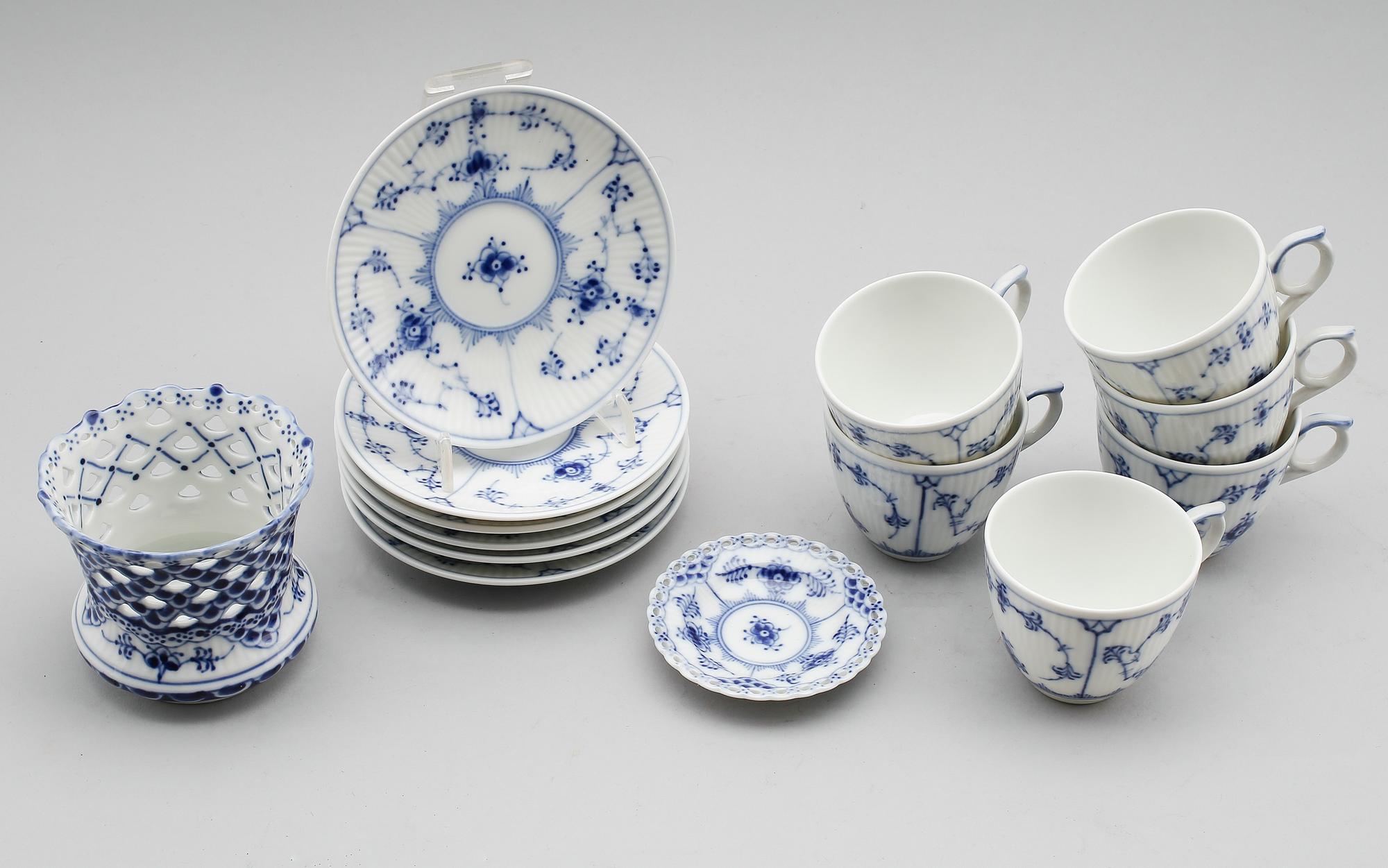 SERVISPORSLIN, 8 delar, "Musselmalet", Royal Copenhagen.