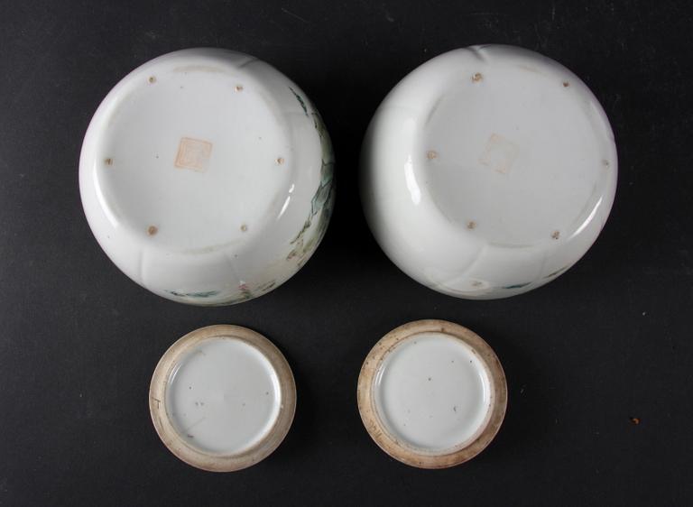 KÄRL MED LOCK, 2 st, porslin, Kanton, 1800-talets slut.