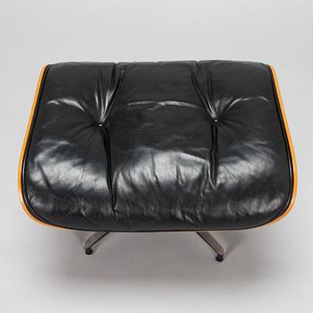Charles och Ray Eames, fåtölj och fotpall, "Lounge chair" för Herman Miller 1960-tal.