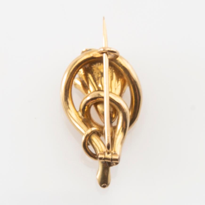Brooch 18K gold with a cultured drop-shaped pearl.