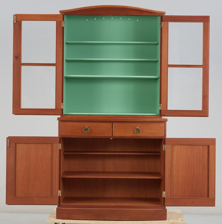 VITRINSKÅP, ur "Triva-serien", design Kerstin Hörlin Holmquist för Nordiska Kompaniet.