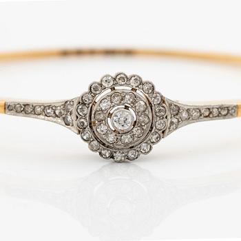 Armring 18K guld med gammalslipade diamanter 1920-tal.