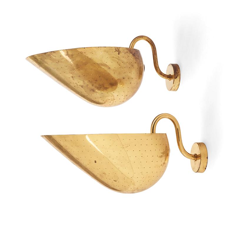 Carl-Axel Acking, a pair of brass wall lamps, model "5019", Bröderna Malmströms metallvarufabrik, Malmö 1940s-50s.