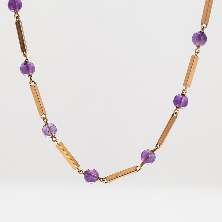 An 18K gold necklace, consisting of gold bars and amethyst beads.