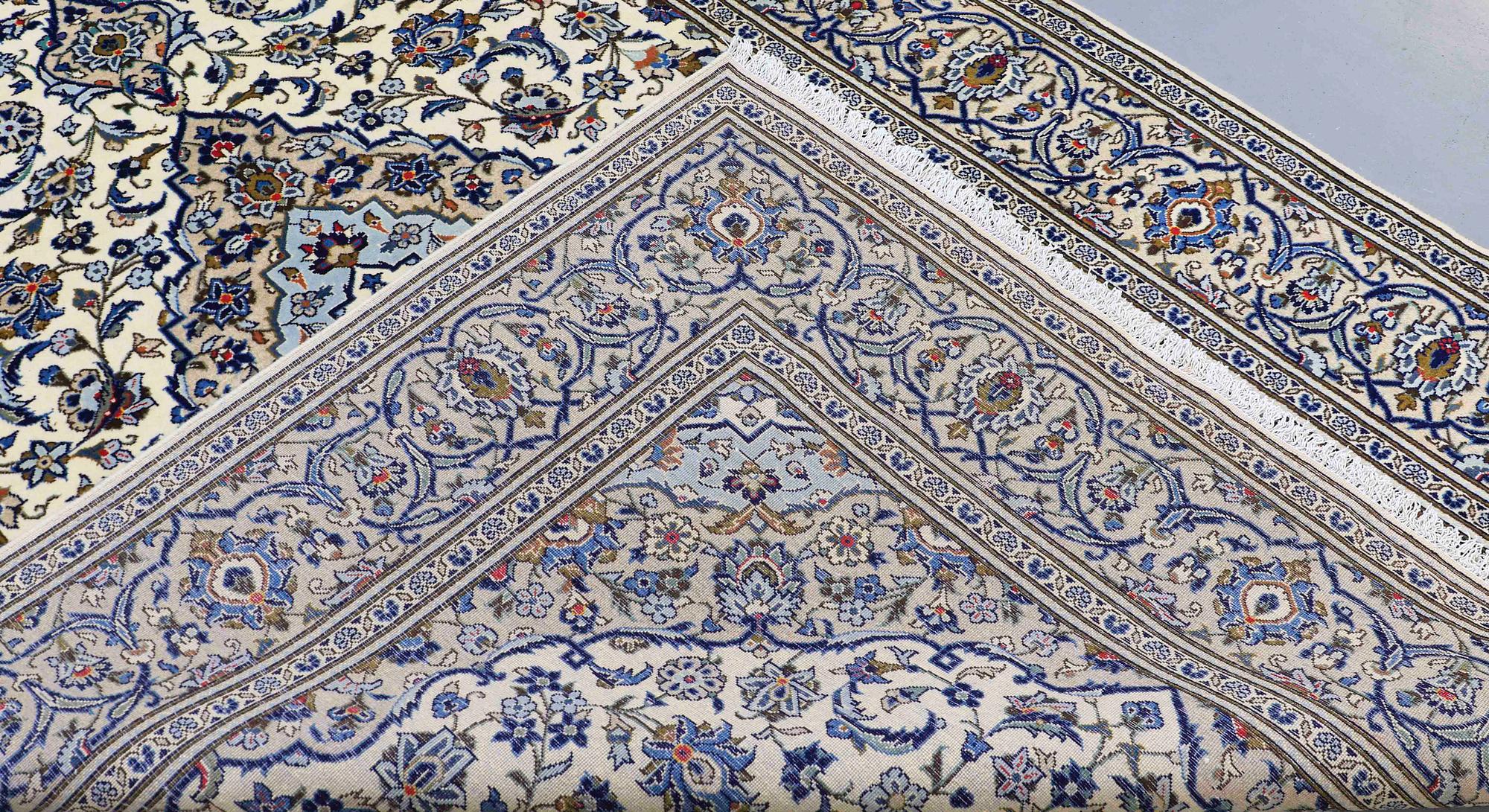 Matta, Keshan, ca 400 x 297 cm.