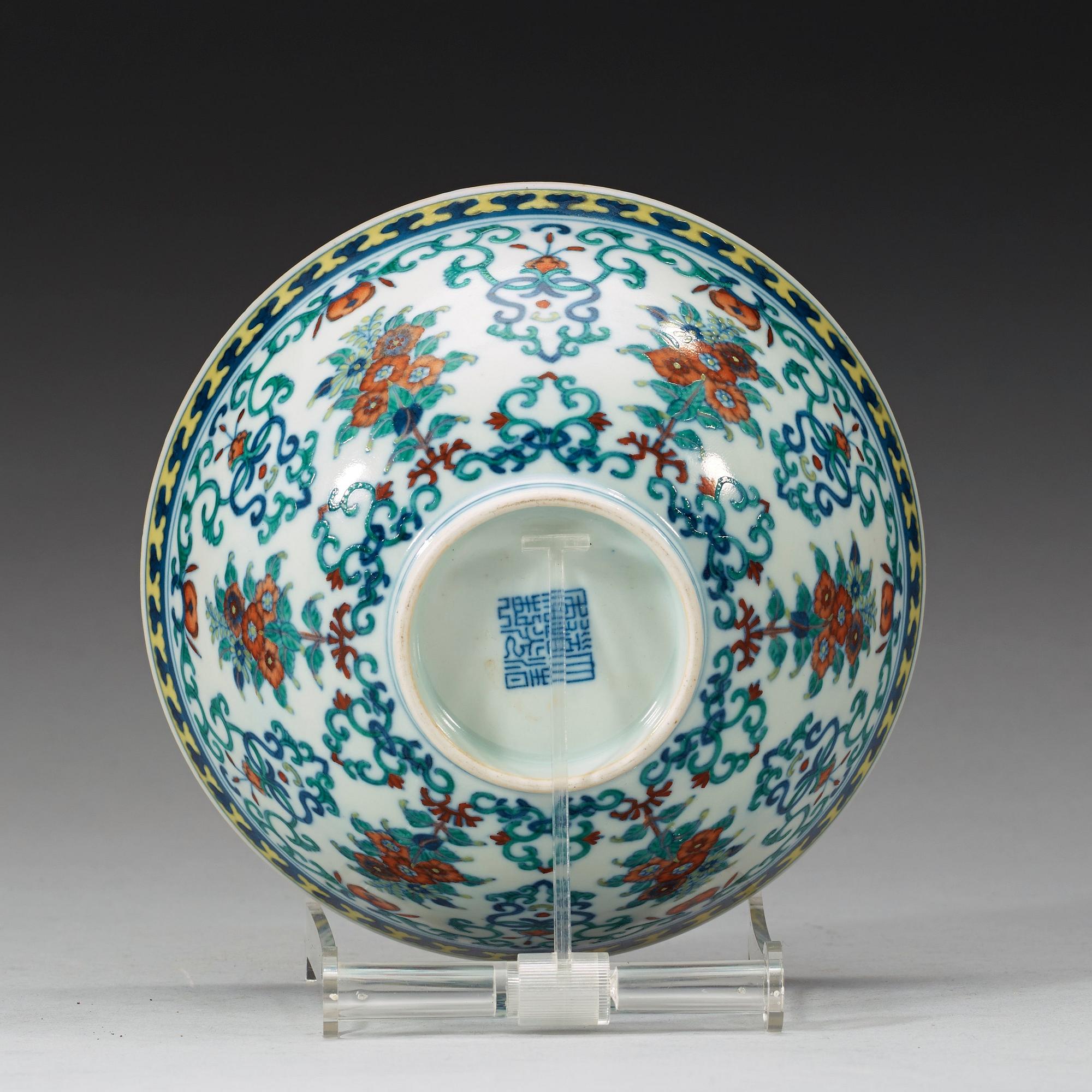 A doucai bowl, late Qing dynasty (1644-1912) with Daoguang charactere mark.