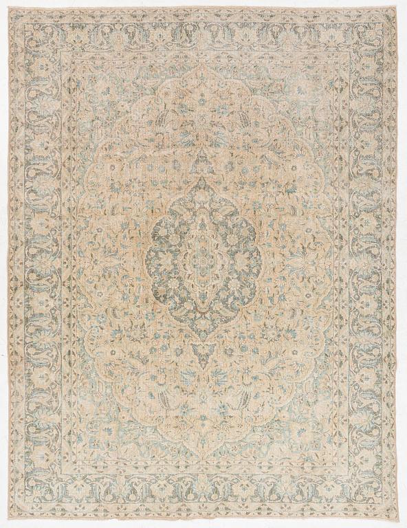 Vintage rug, approx. 380 x 288 cm.