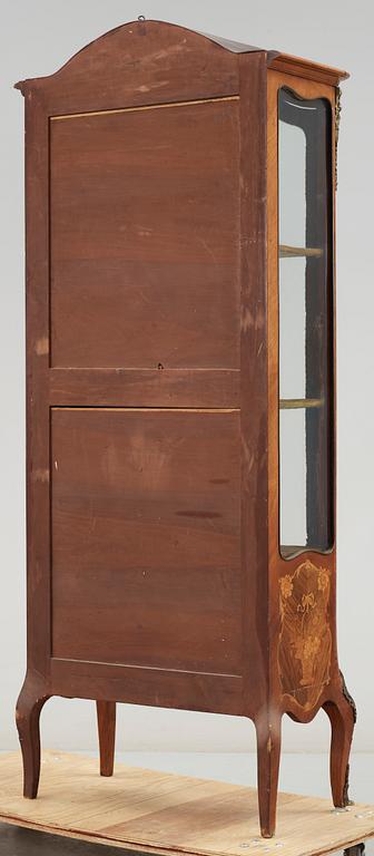 VITRINSKÅP, Louis XVI-stil, 1900-talets början.