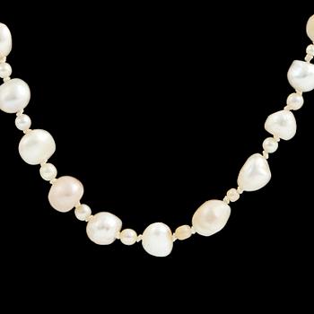 Pearl necklace, clasp with rose cut diamonds.