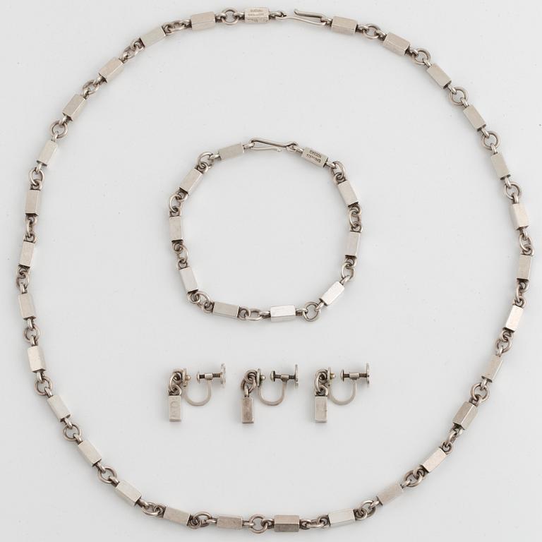 Wiwen Nilsson, a sterling silver set comprising necklace, bracelet and 3 earrings, Lund, Sweden 1953.